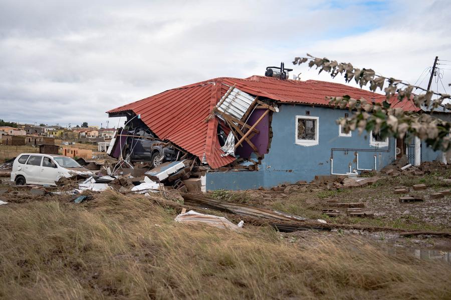 Image of a house devastated.