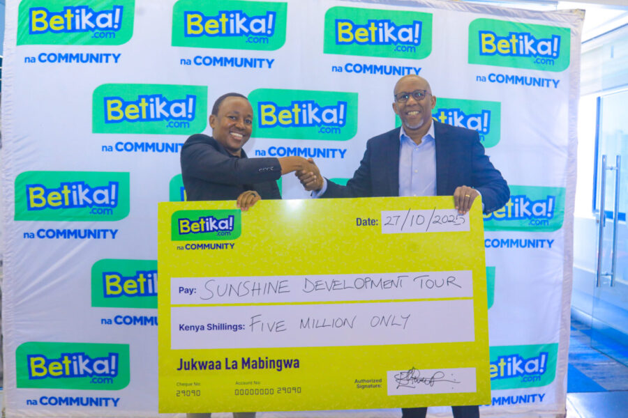 Betika’s Eric Mwiti (left) hands over KSh5m sponsorship to IMG Kenya CEO Peter Gacheru to boost local golf. 