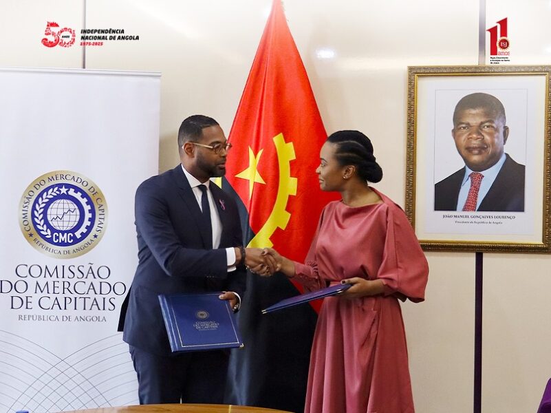 Dr.Elmer Serrão, head of the Capital Markets Commission (CMC), and Dr. Nerethz Tati, Director General of the Gaming Supervision Institute (ISJ), seal a landmark deal to boost anti-money-laundering and compliance standards.