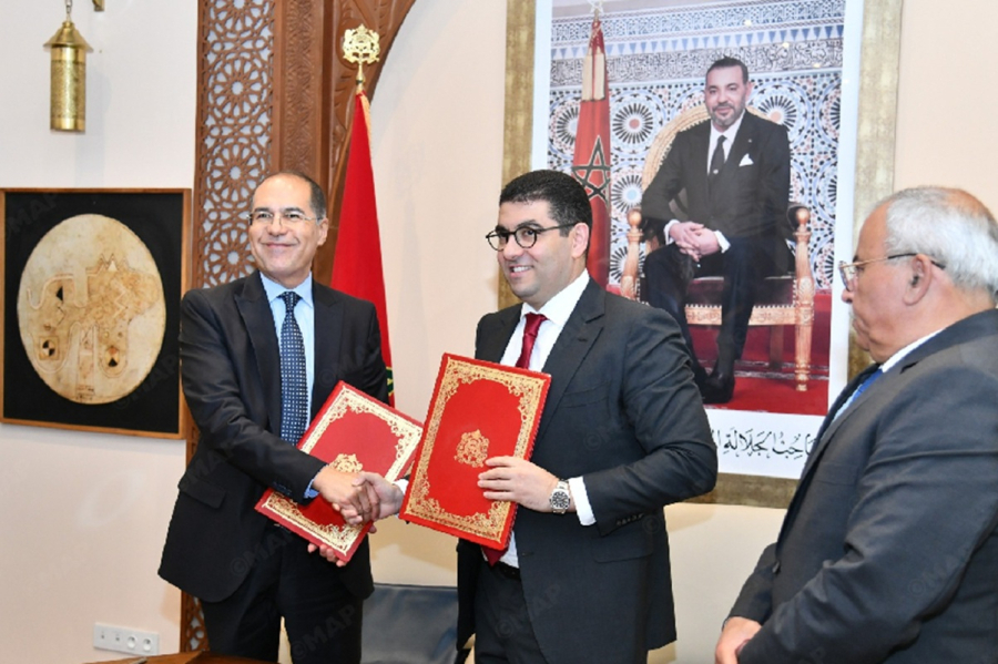 Minister of Youth and Culture Mohamed Mehdi Bensaid (right) and Khalid Safir, Director General of CDG, at the signing event for Morocco’s Gamification Lab.
