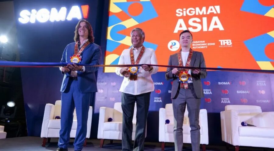 The ribbon-cutting ceremony, marking the official opening of the conference, was performed by Eman Pulis, Alejandro Tengco and Neil Shih, Managing Director of SiGMA Asia. 