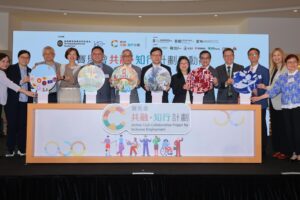 Officiating at the kick-off ceremony of the Jockey Club Collaborative Project for Inclusive Employment were HKSAR Government Secretary for Labour and Welfare Chris Sun (centre) and Club Steward Jackson Woo (6th left). They pose a photo with Imelda Chan, Head of Charities (Positive Ageing & Elderly Care; and Healthy Community) of The Hong Kong Jockey Club (6th right) and other guests.