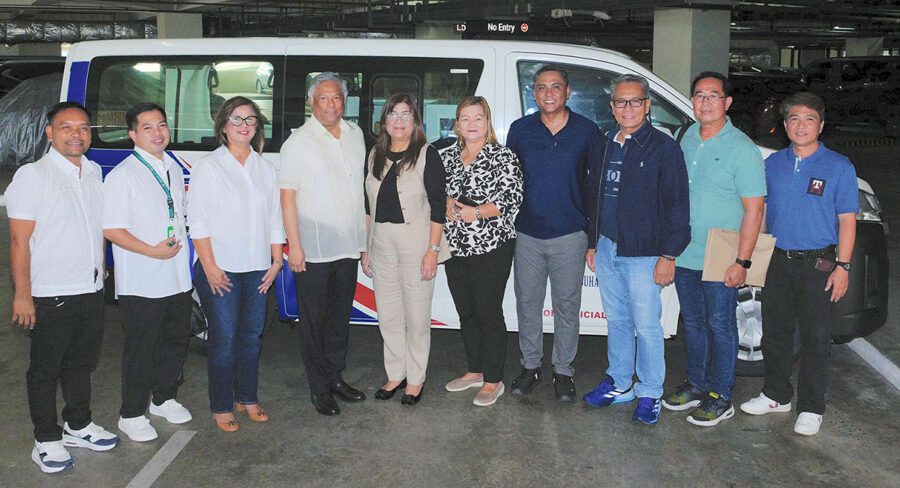 PAGCOR chairman and CEO Alejandro H. Tengco poses with municipal mayors and representatives. Photo: PAGCOR.