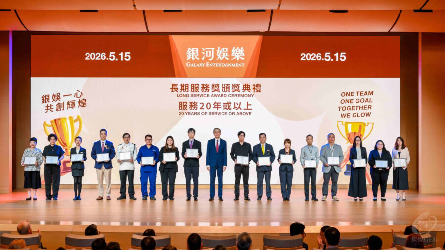 Francis Lui, chairman of GEG (middle), presented certificates to Long Service Award team members. Photo: GEG. 
