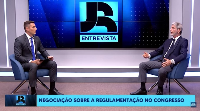 Wesley Cardia em entrevista no programa JR Entrevista, da Record TV. (Imagem: Reprodução / Jornal da Record)