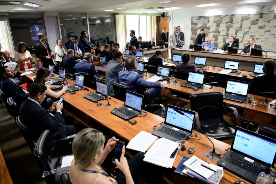  CAE aprovou projeto nesta terça-feira (19). (Foto: Pedro França/Agência Senado)