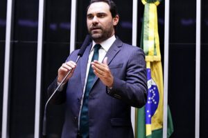 Deputado Adolfo Viana tem a missão de ser relator do PL das Apostas Esportivas.