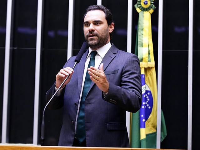 Deputados, Adolfo Viana (PSDB-BA), planeja não incluir no projeto a instituição de uma secretaria ou agência de supervisão para o segmento (Câmara dos Deputados)