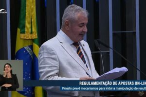 Senador Angelo Coronel apresentou seu relatório na Plenária do Senado. (Imagem: Reprodução/TV Senado/YouTube)