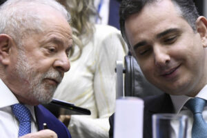 Lula e Pacheco discordam quanto à pressa para a apreciação do projeto de lei. (Foto: Jefferson Rudy/Agência Senado)