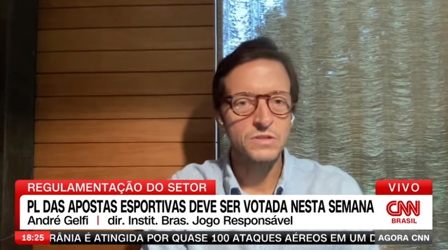 Diretor do IBJR defende a regulamentação das apostas esportivas. (Imagem: Reprodução/YouTube/CNN)