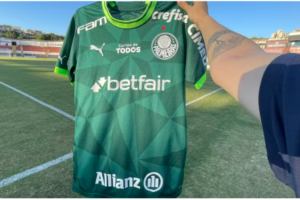 Betfair ocupa o espaço nobre da camisa do time feminino do Verdão (Imagem: Divulgação Palmeiras)