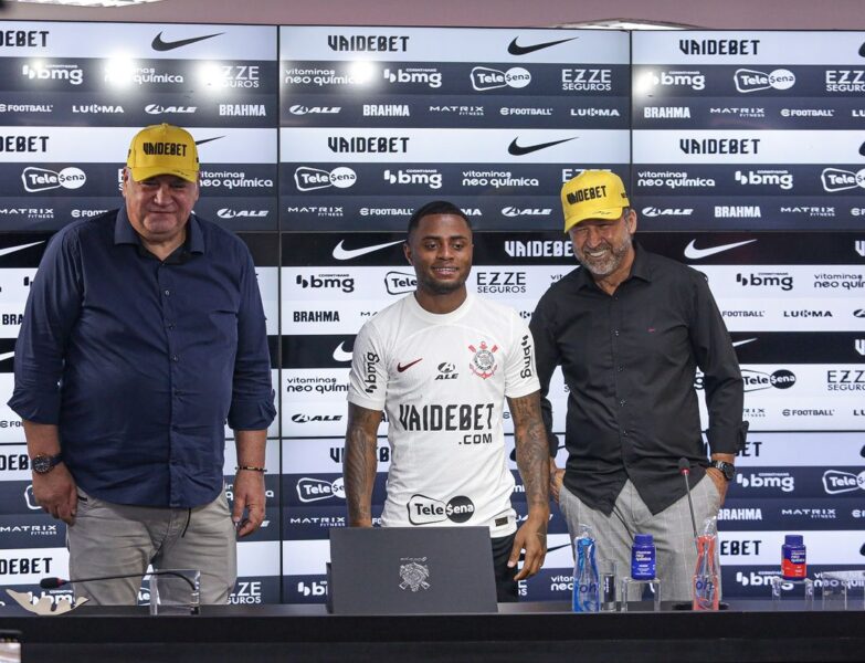 VaideBet assinou contrato com o Corinthians por três anos. (Foto: Rodrigo Coca/Corinthians)