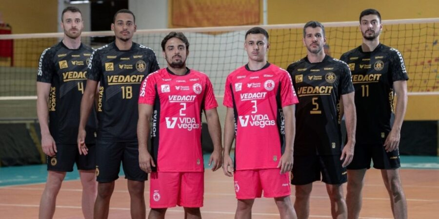 Líberos jogam com uniformes diferentes do restante da equipe (Foto: Divulgação)