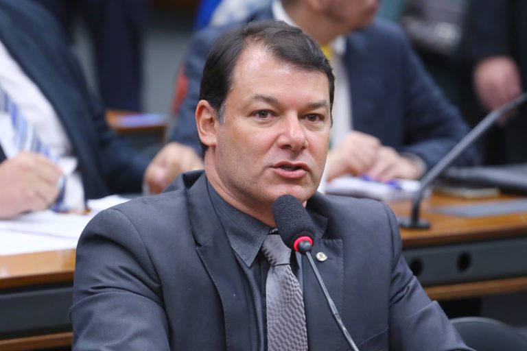 Deputado Roberto Duarte é o autor da proposta de lei. (Foto: Vinicius Loures/Câmara dos Deputados)