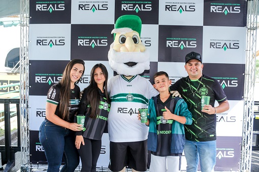 Reals promove ações de marketing durante jogo do Coritiba. (Foto: Divulgação/Reals)