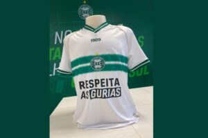 Camisa do Coritiba exibirá frase para celebrar a luta pela igualdade de direito das mulheres. (Foto: Divulgação)