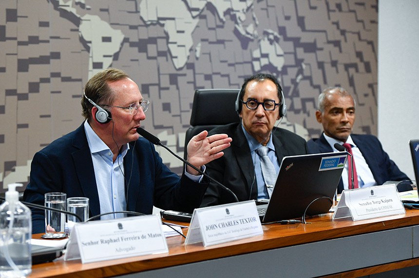 John Textor entregou relatório durante depoimento na CPI (Foto: Roque de Sá / Agência Senado)