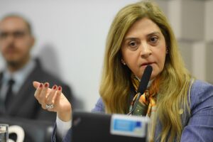 Leila Pereira presta depoimento à CPI das Apostas no Senado (Foto: Jefferson Rudy / Agência Senado)