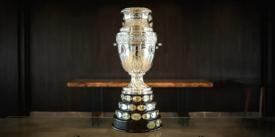 O troféu da Copa América passou por uma restauração para a edição deste ano. (Foto: Divulgação/Conmebol)