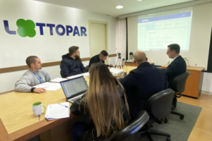 Intergrantes da Lottopar e BetPly estiveram reunidos para intergação (Foto: Lottopar/Divulgação)