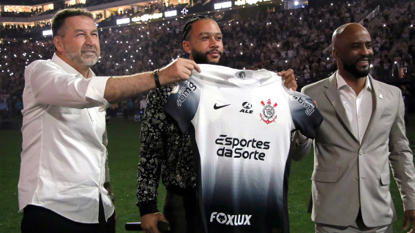 Depay é apresentado à torcida do Corinthians (Foto: José Manoel Idalgo / Agência Corinthians)