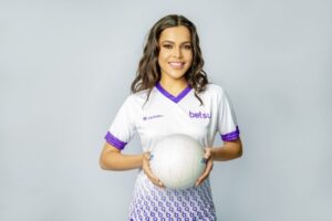 Emilly Araújo possui mais de 4,5 milhões de seguidores nas redes sociais. (Foto: Divulgação/Betsul)