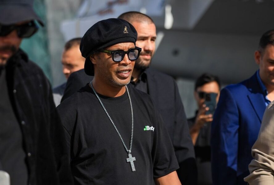 Ronaldinho Gaúcho atraiu diversos fãs no SiGMA Europe 2024. (Foto: Reprodução/Instagram/SiGMA World)