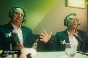 material publicitário é ambientado em uma cabine de transmissão (Imagem: divulgação- Ana Gaming)