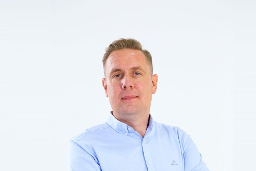  Simon Westbury, consultor estratégico da 1xBet.