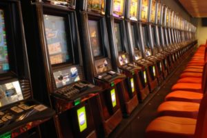 Retiran slots ilegales en Tijuana