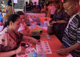 Aprueban subsidio para vendedores de lotería