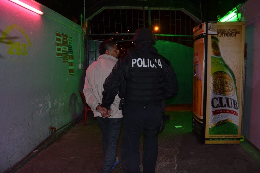 El operativo policial se llevó a cabo en el barrio porteño de Flores.