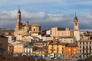 Las casas de apuestas en Zaragoza deberán instalarse a más de 300 metros de los centros educativos, según el nuevo Plan de Ordenamiento Urbano.