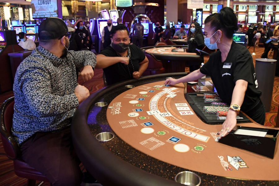 Se sostienen las restricciones en casinos en Perú.