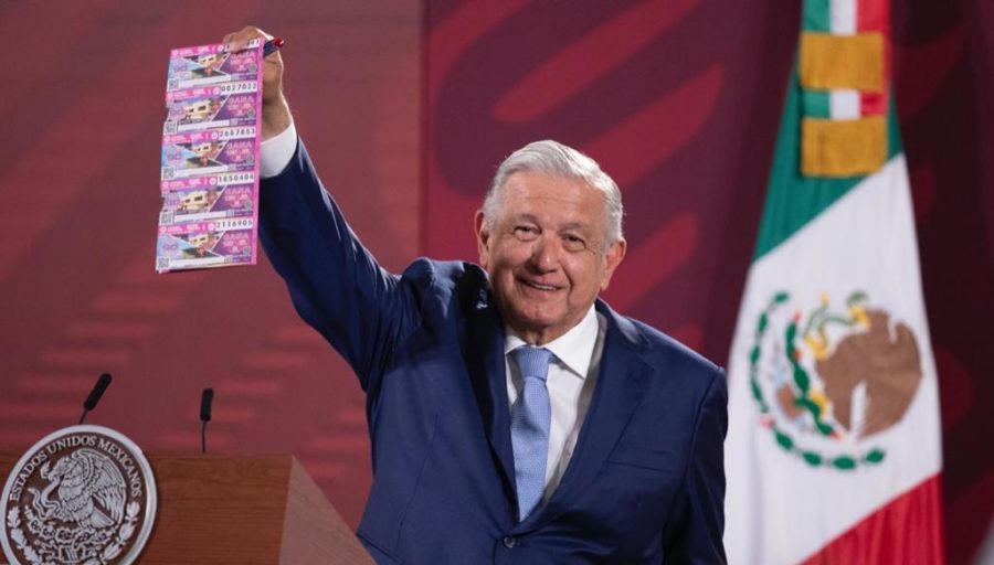 López Obrador promociona el sorteo que se realizará el 28 de junio. Foto: Gobierno de México.