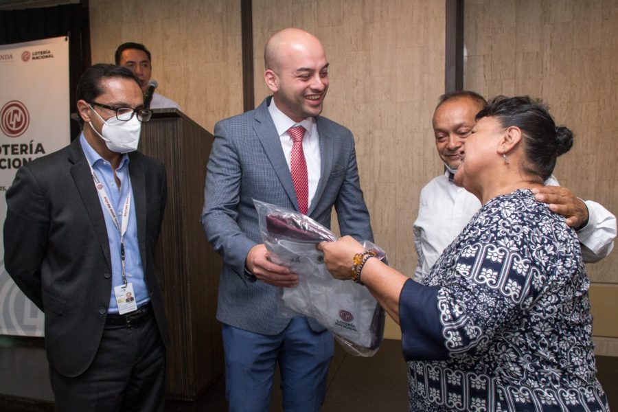 En el evento se reconoció a quienes desde años forman parte de la institución. Foto: gobierno de México 