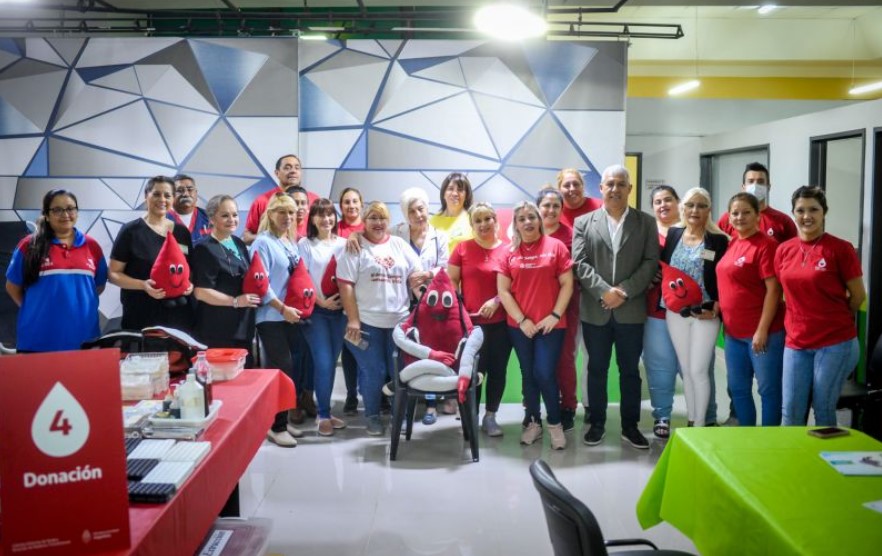 Empleados, familiares, agencieros y otros voluntarios se sumaron a la campaña. Foto: AJALAR. 