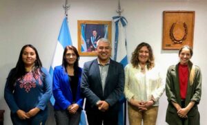 Ramón Vera junto a representantes de la salud. Foto: AJALAR.