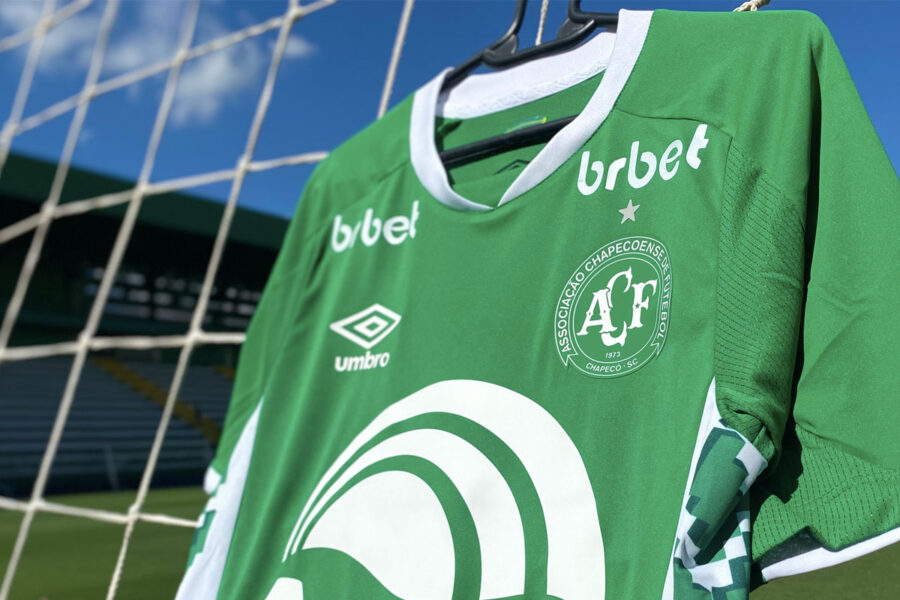 Brbet acompañará a Chapecoense en su campaña 2023. Foto: Tw Chapecoense Julliana Paulino/ACF.