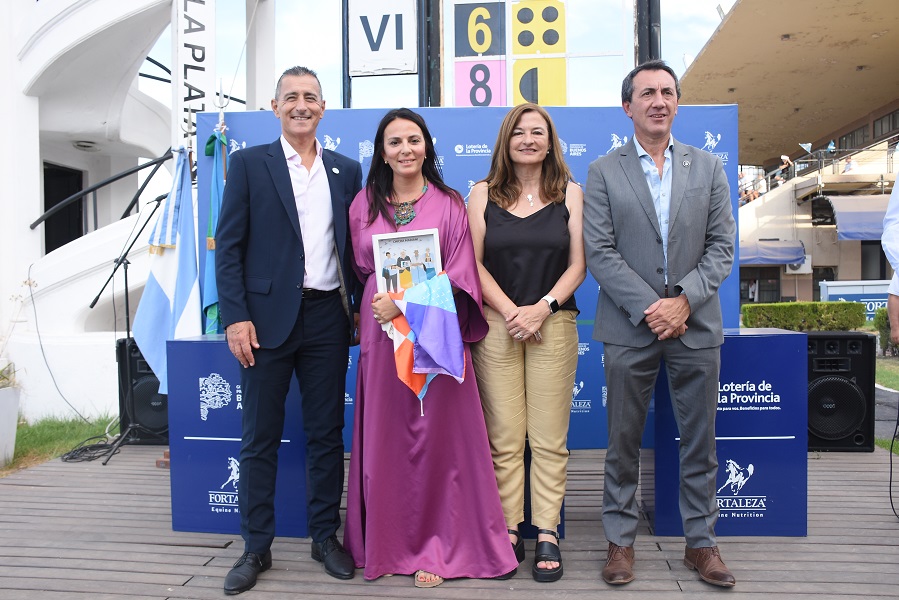 Homenaje en el Hipódromo de La Plata. Foto: IPLyC Buenos Aires.