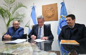 Autoridades firmaron el acuerdo histórico. Foto: Lotería del Chubut. 