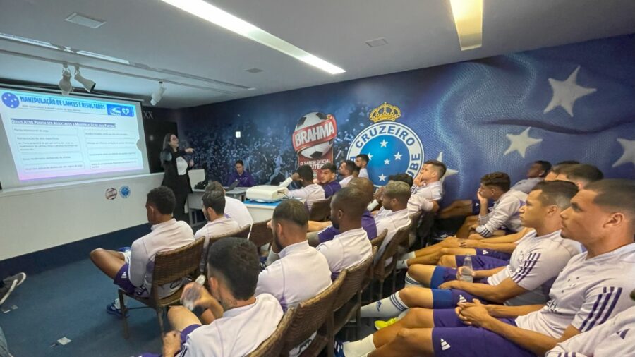 El club Cruzeiro realizó una jornada de concientización para todo su equipo. Foto: Cruzeiro. 