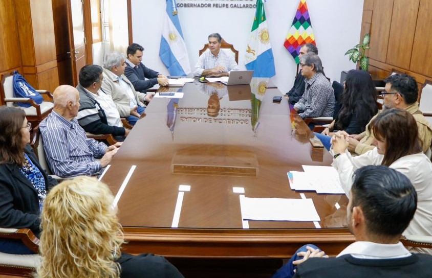 Lemos y Capitanich se reunieron con agencieros. Foto: Gobierno de Chaco.