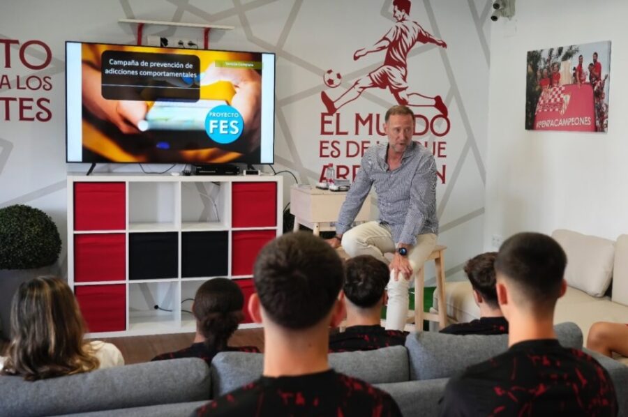 El embajador del Proyecto FES, Pedro García Aguado, durante el encuentro. Foto: Plataforma para el Juego Sostenible. 