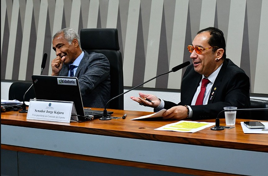 Los senadores Romário y Jorge Kajuru, relator y presidente de la CPI.