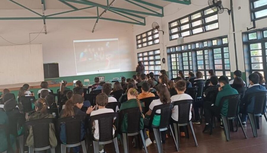 Se retomaron las charlas luego de las vacaciones de invierno. Foto: IPLyC Misiones. 