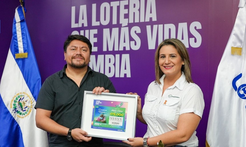 El titular de la lotería, Javier Milián, presenció el sorteo.