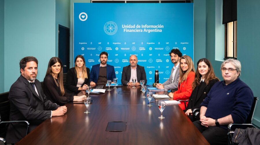 Las autoridades se reunieron en Buenos Aires: Foto: UIF. 