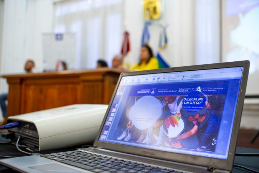 La actividad contó con la participación del jefe del Departamento de Juego Responsable de la Lotería de Córdoba. Foto: Gobierno de Río Cuarto. 